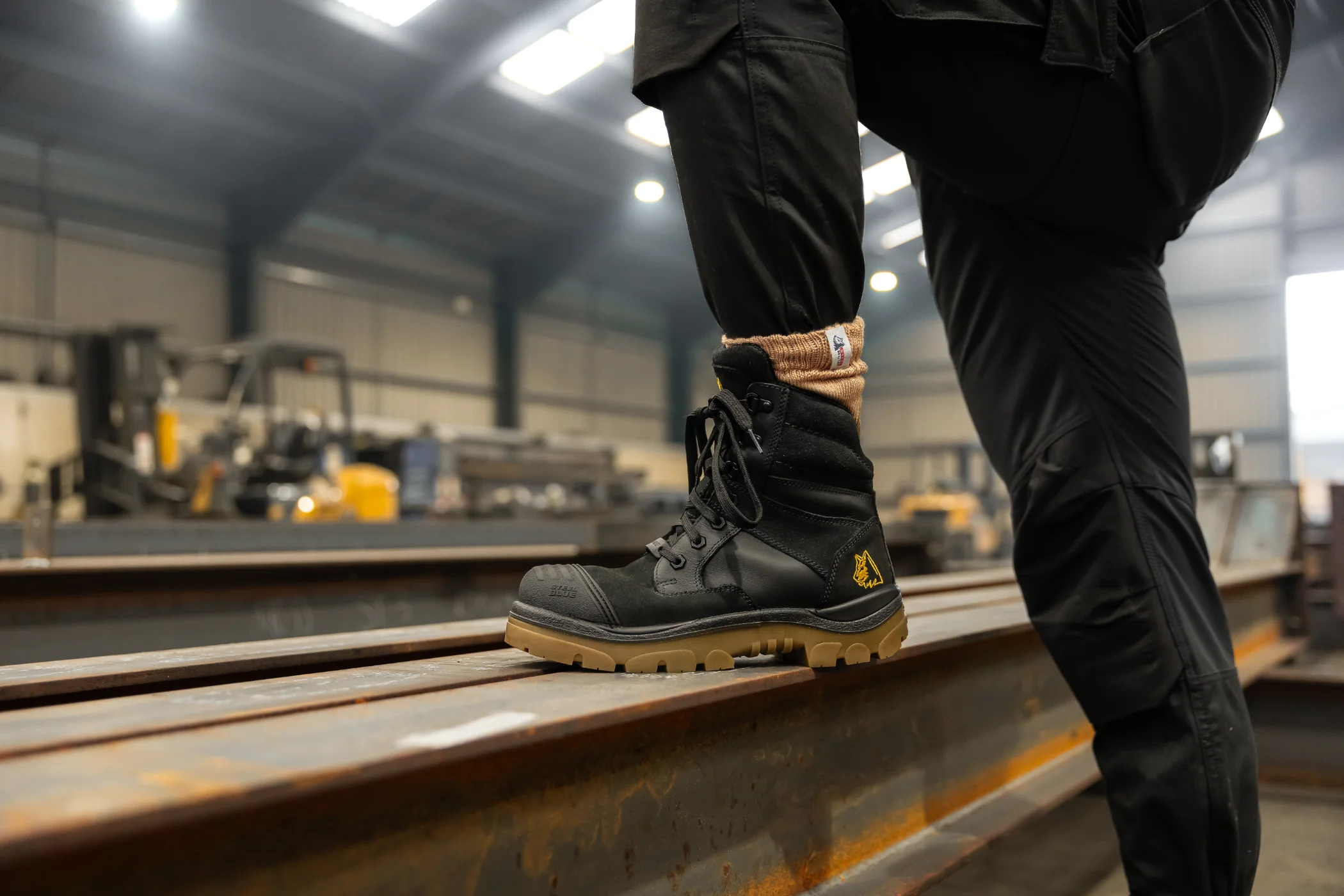 Steel Blue Southern Cross Zip Composite S3 Safety Boot – Black Amber - Image 3