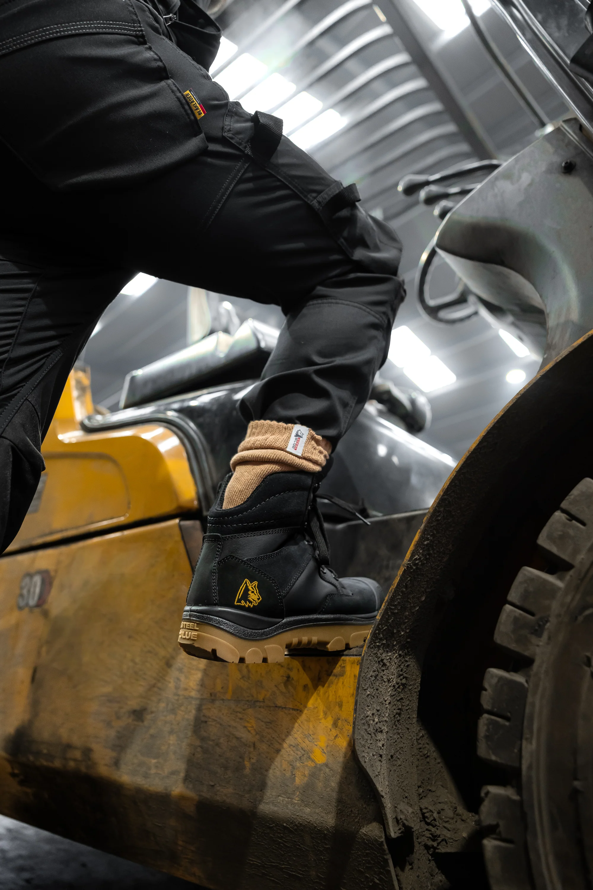 Steel Blue Southern Cross Zip Composite S3 Safety Boot – Black Amber - Image 4